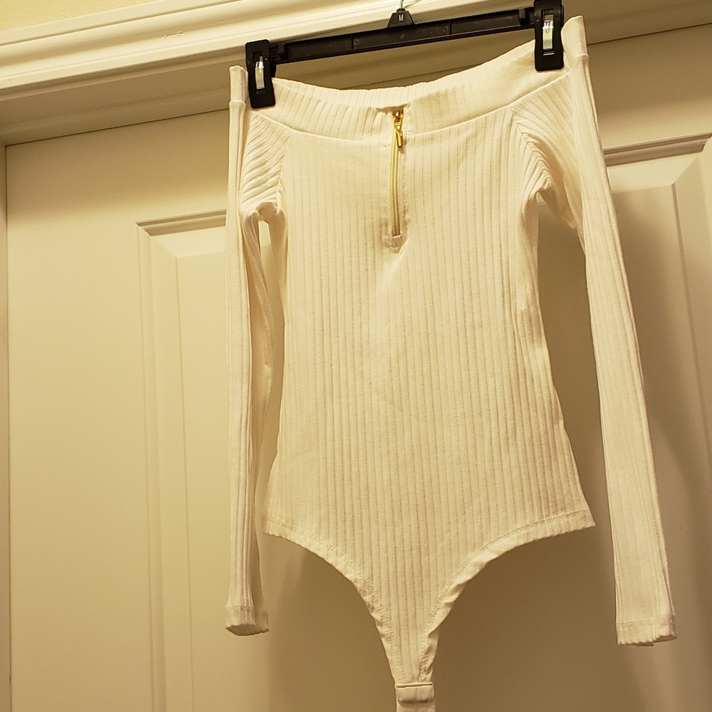 Long sleeve Bodysuit off the shoulders style